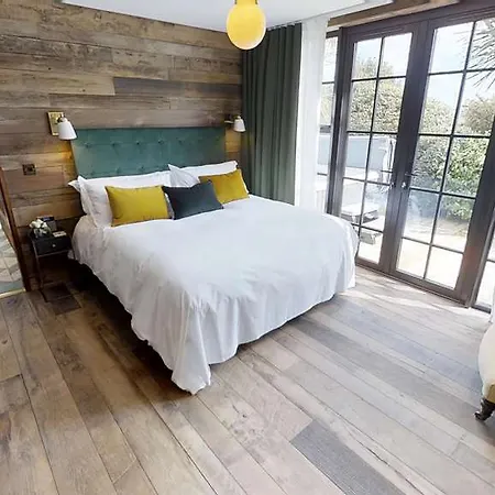 Merchants Manor Hotel