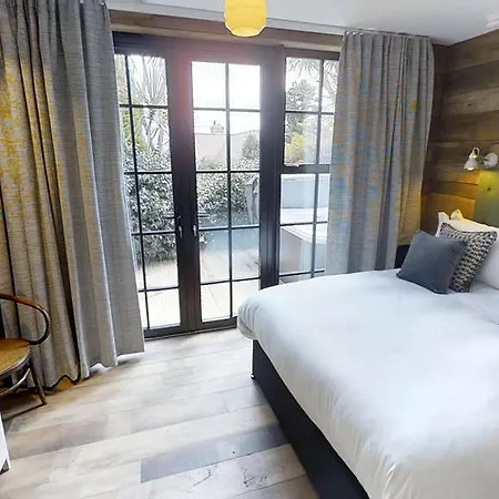 Merchants Manor מלון פאלמות'
