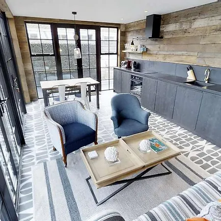 Merchants Manor 4*
